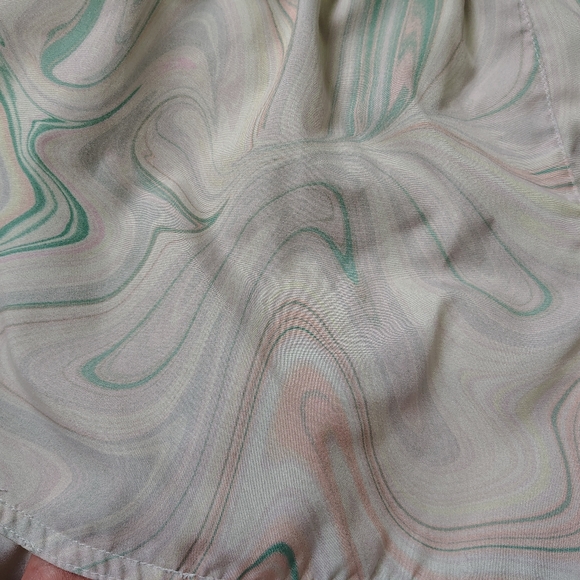 Old Navy Women's Medium Stretchtech Dry Quick Dolphin Hem Run Shorts - Picture 5 of 11